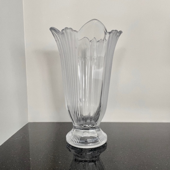 VINTAGE Art Deco Glass Tulip Vase